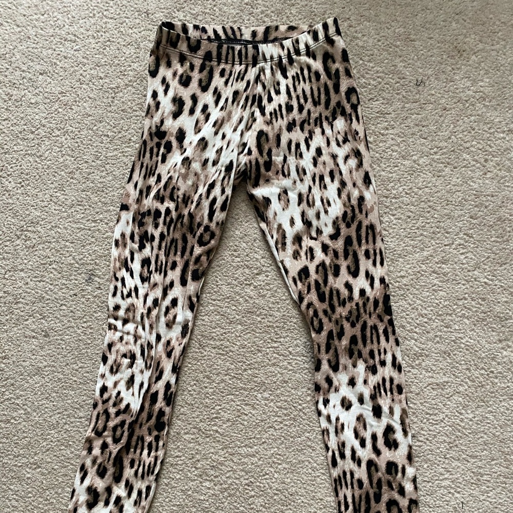 2 patterned leggings